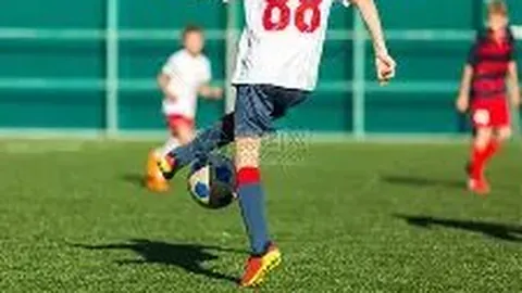 淮安泰州足球对决：演绎戏曲风采，传承梅周精神