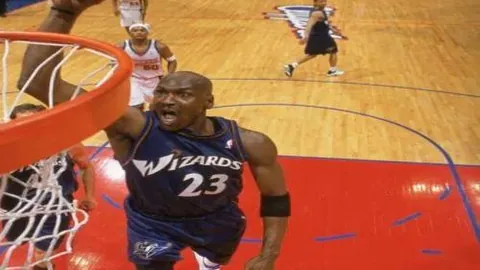 曼联战胜热刺，晋级欧联16强